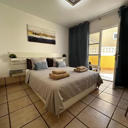 Cozy At El Duque Апартаменти *
