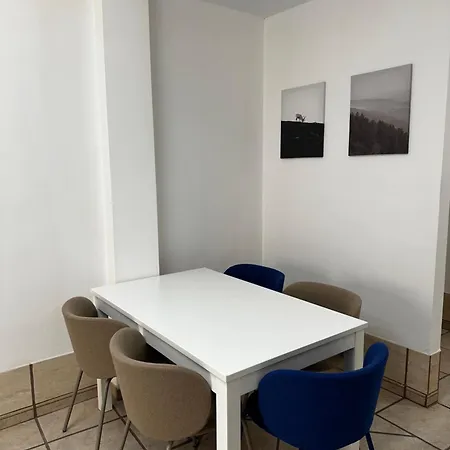 Апартаменти Cozy At El Duque